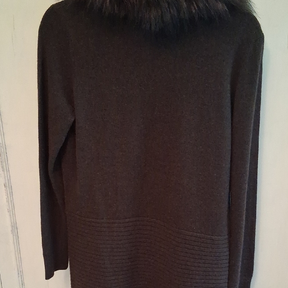 Nwt NEIMAN MARCUS 100% CASHMERE SWEATER WITH REAL FOX DETACHABLE COLLAR - Picture 4 of 7